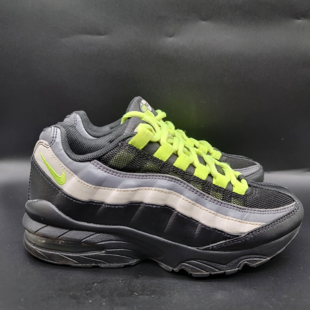 Air Max - Picture 2 of 6